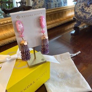 KENDRA SCOTT DOVE EARRINGS- MINT CONDITION!